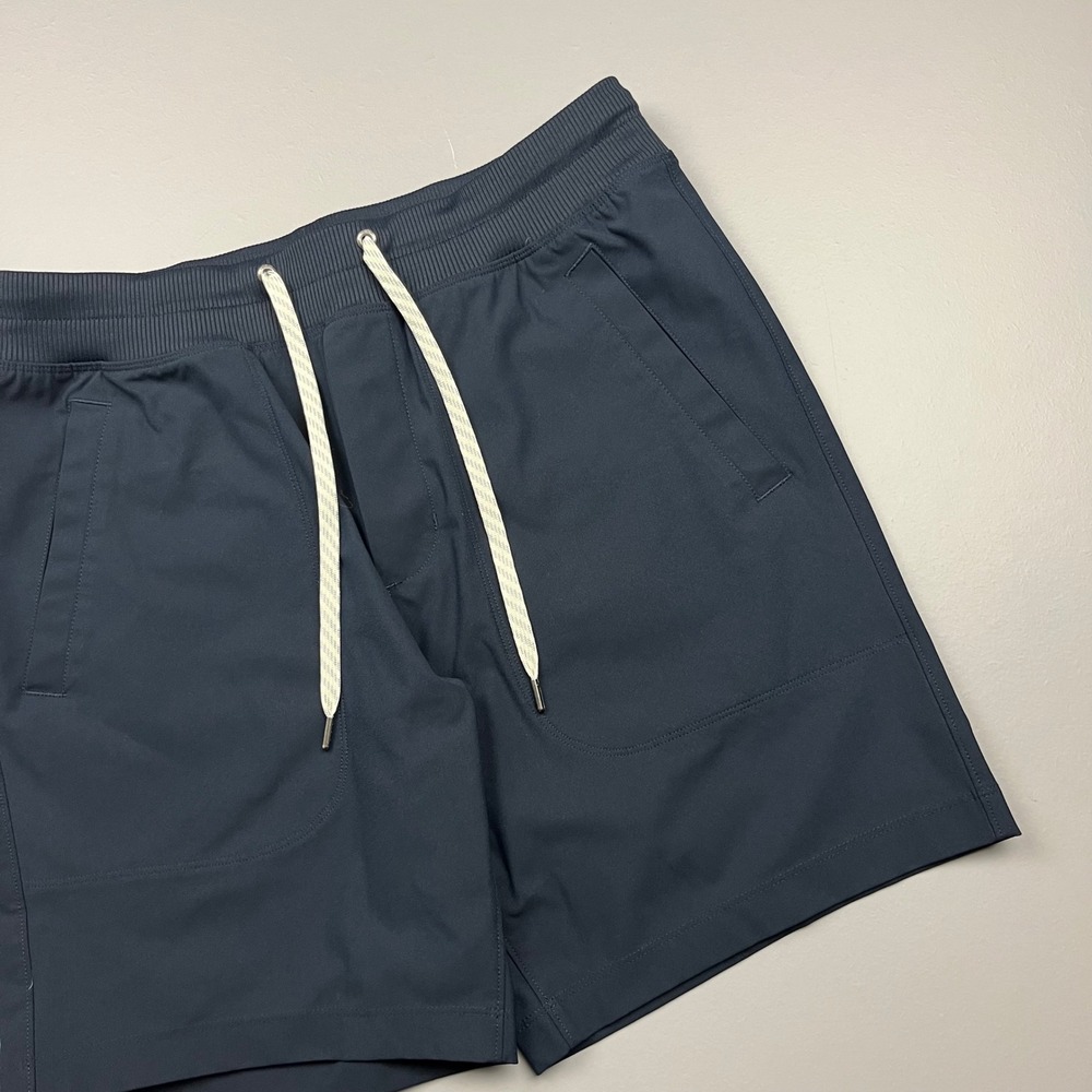 Vuori Optimist Shorts Mens Medium Blue V3011 Elastic Waist Drawstring 7.5 Inseam